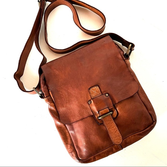 Harbour 2cd Handbags - Sale💕HARBOUR 2cd Soft Leather Messenger Bag Crossbody with Weathered Look